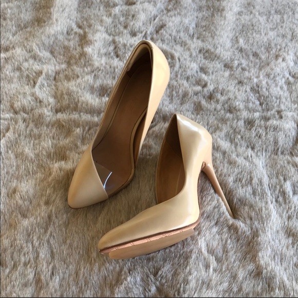 L.A.M.B. Shoes - Nude pvc pump